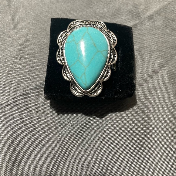 Paparazzi Blue and Silver Statement Ring‎ with Teardrop Design - Picture 2 of 3